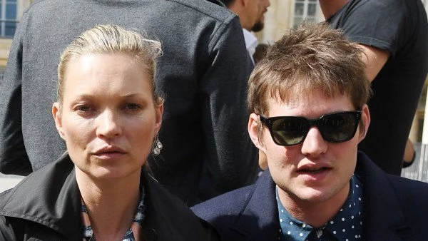 Кейт Мос се сгоди