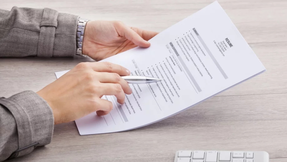 8 неща, които веднага трябва да махнете от CV-то си