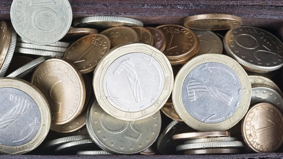 Разходите за научноизследователска дейност се свиват с 13,7%