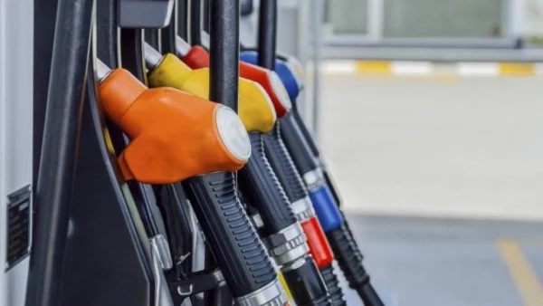 Около бензиностанциите специална система ще пречиства въздуха