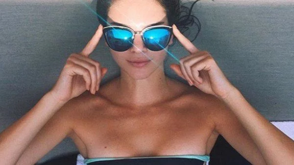 Кендал Дженър рекламира очила с добра цел