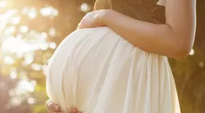 Невероятна история: Жена бременна 15 поредни години (ВИДЕО)