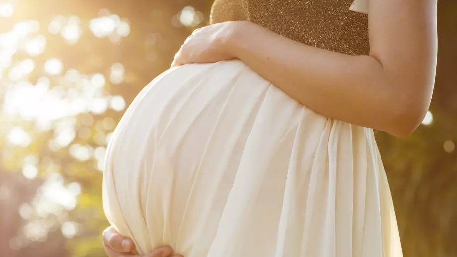 Невероятна история: Жена бременна 15 поредни години (ВИДЕО)