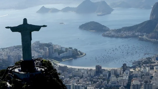 Исус Христос "облече" бяла престилка (ВИДЕО и СНИМКИ)