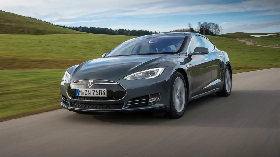 Tesla с рекорден брой продадени коли през първото тримесечие 