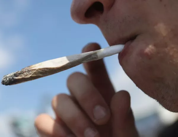 Водещ лекар предупреди за нов опасен вид марихуана