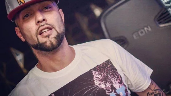 Рапърът DEE: Хубаво е да се върнем към корените си