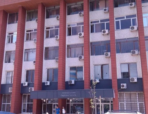 Обновяват сградите на общината и областната управа в Перник