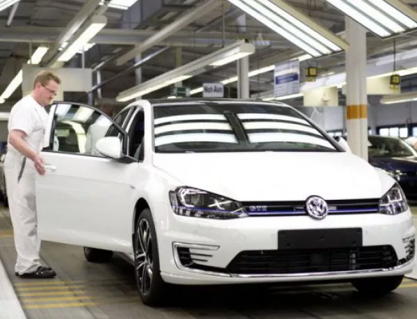 Volkswagen възобновява производството на Golf