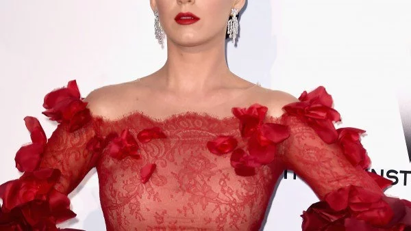 Кейти Пери ходи на психотерапевт