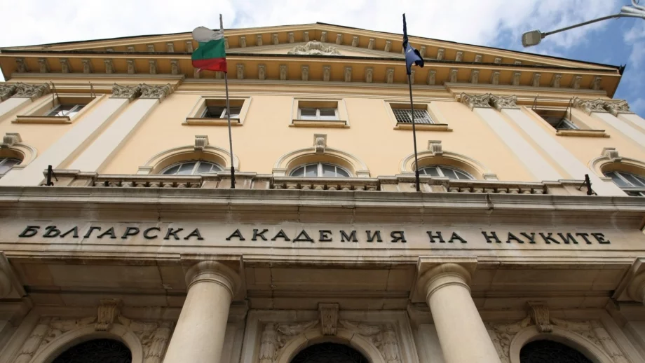 Как държавна банка си поръчва разширяване