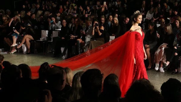 Показаха най-дългия шлейф на ревю