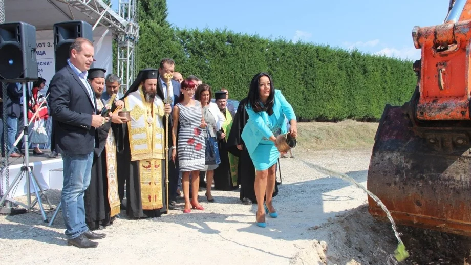 Павлова: Там, където е имало пълен ремонт, няма дупки 