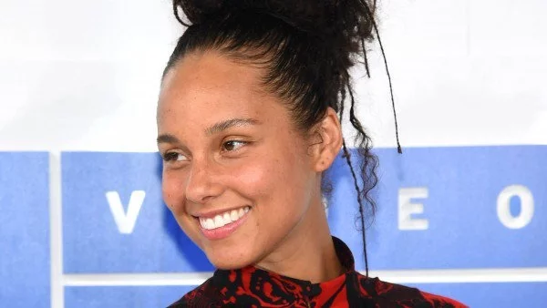 Алиша Кийс без грим на The VMAs