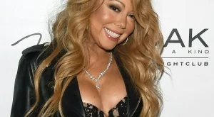 Марая Кери сподели свои голи снимки