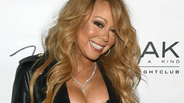 Марая Кери сподели свои голи снимки