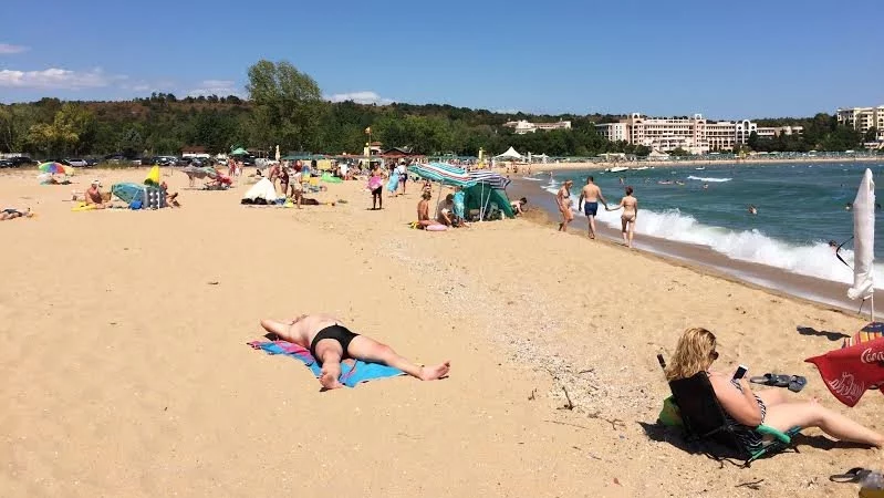 През лятото - и българите пътуват повече в чужбина, и повече чужденци идват в България