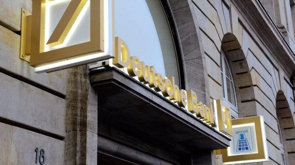 Deutsche Bank може да се слее с Commerzbank