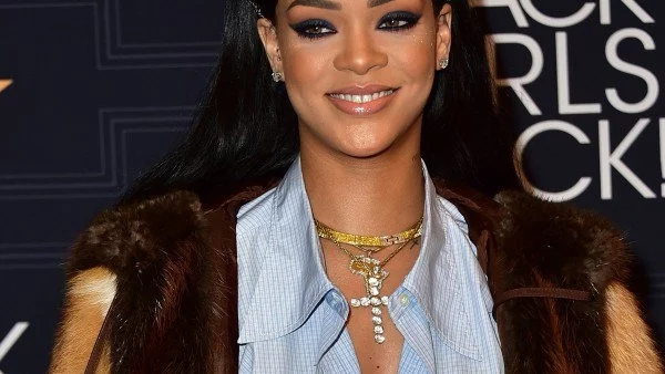 Риана с нова татуировка в чест на Дрейк