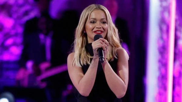 Рита Ора ще пее пред папа Франциск