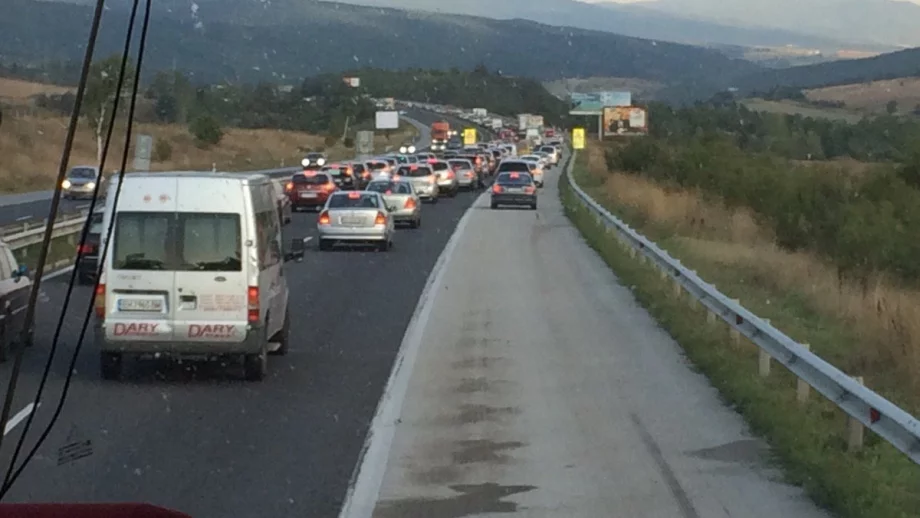 Възстановено е движението по АМ "Хемус"