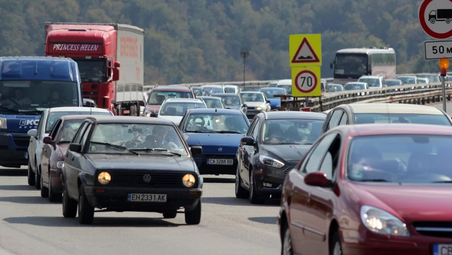 Ремонт ще усложни движението по АМ "Хемус" за целия септември