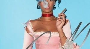 Риана преобразена като Мария-Антоанета