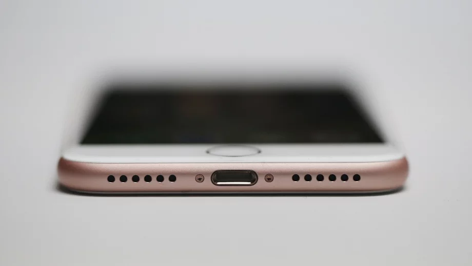 iPhone 8 може и да не се появи на пазара тази година 