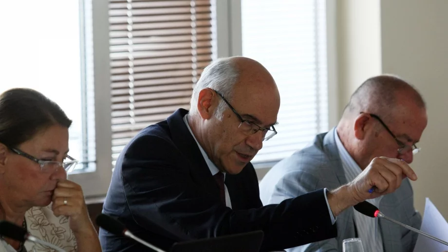 КЕВР обеща да не допусне рязко поскъпване на тока 