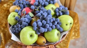 Българинът харчи най-много за храна, купува все повече плодове