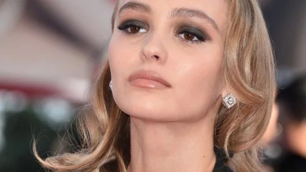 Дъщерята на Джони Деп лъсна гола в Instagram