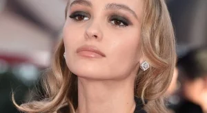 Дъщерята на Джони Деп се снима гола (снимка)