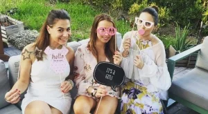 Вижте бебешкото парти на Мика Стоичкова