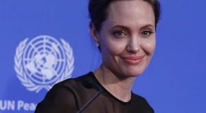 Джоли призова за помощ на бежанците край Йордания