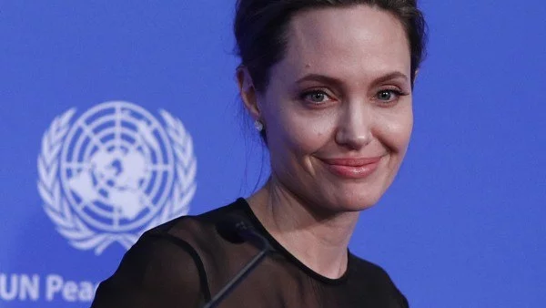 Джоли призова за помощ на бежанците край Йордания