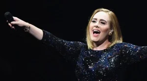 Адел спира с турнетата заради сина си