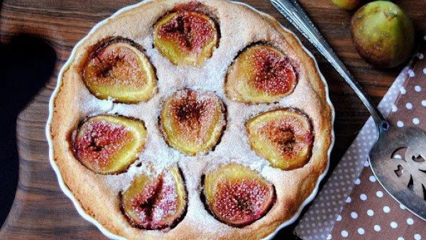 Бадемова тарта със смокини