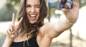 Селфито ни прави щастливи