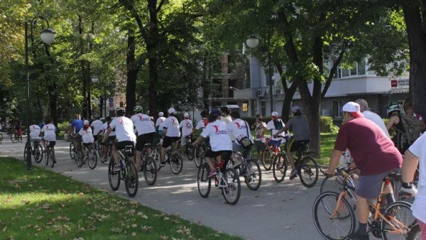 Олимпийски легенди, музиканти и хиляди ентусиасти отбелязаха заедно старта на първото издание на Живей Активно! в Пловдив