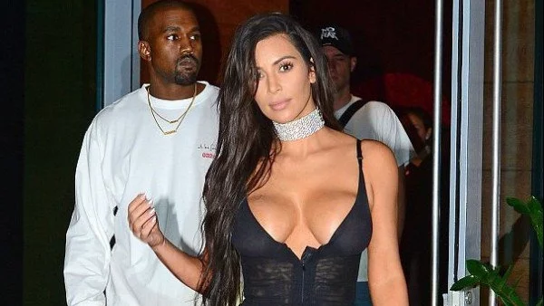 Ким Кардашиян с провокативен тоалет