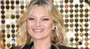 Кейт Мос пръска сексапил без горнище (СНИМКА)