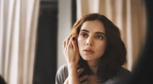 До жената, която не се разпознава в огледалото