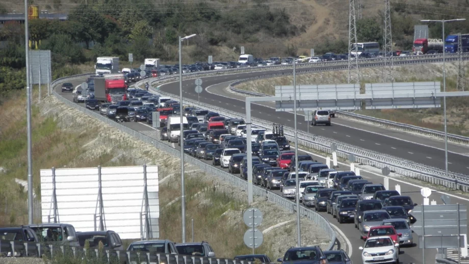 Депутатите одобриха на първо четене тол системата и електронните винетки