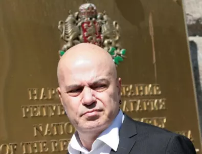 Странният случай на Слави Трифонов или защо трябва нов парламент веднага