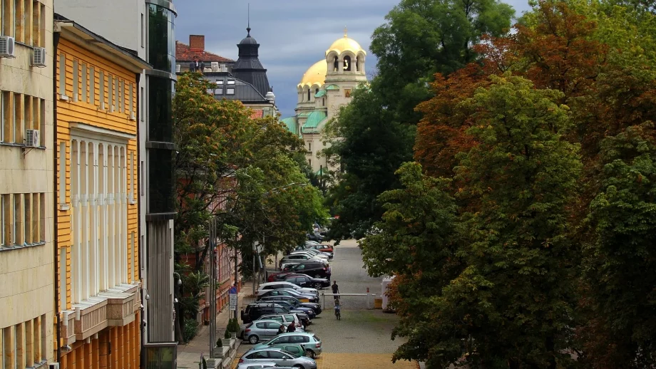 Бедност и лошо управление - факторите, които дърпат България надолу 