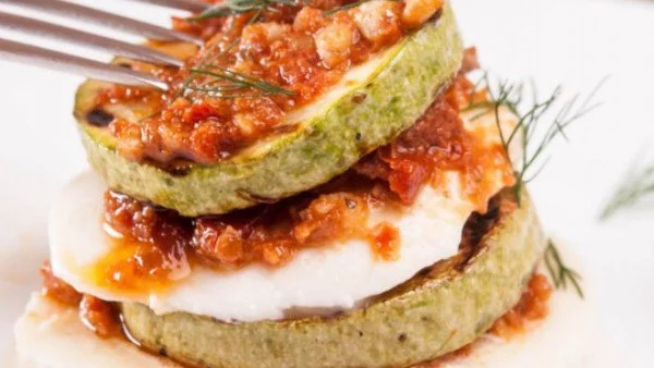 Салата с тиквички и моцарела