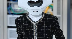 Футуристичност и ярки цветове от Chanel за Пролет/Лято 2017