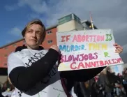 Продължават многохилядните протести след отмяната на правото на аборт в САЩ