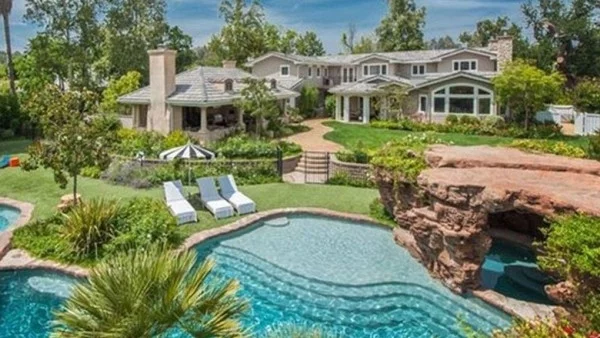 В новия дом на Анджелина Джоли