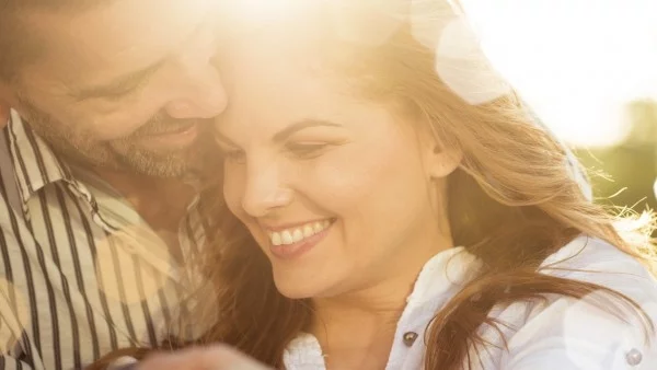 Как се обича жена, свикнала да бъде сама